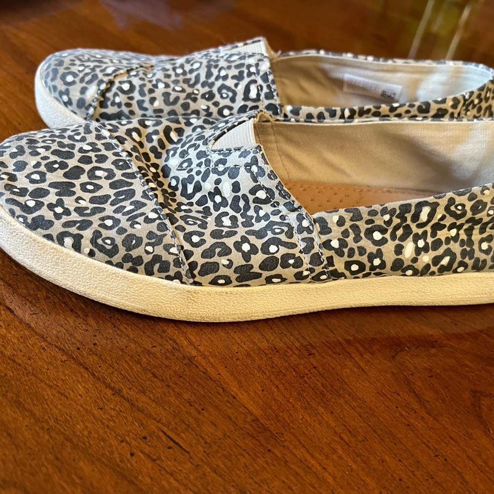 Tom’s slip on leopard